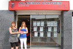 Patricia Juventeny recull els bitllets del seu viatge a Menorca  -Imatge 2-