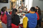 Desenes d'alumnes visiten la ràdio -Imatge 2-