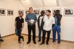 Joan Vera i Eduard Alegre, membres d'AFOCER, mostren a les seves fotos el dia a dia dels immigrants -Imatge 2-