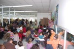 Centenars de nens fan cagar el tió a Ripollet -Imatge 5-