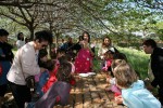 Una vintena de famílies gaudeixen de contes al parc dels Pinetons -Imatge 2-