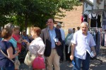 El diputat del PP Daniel Serrano visita el mercat setmanal en el marc de la precampanya electoral -Imatge 3-