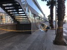 El fort vent causa de matinada diversos desperfectes a la via pública -Imatge 2-
