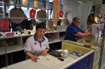La Fundació Catalònia - Centre Ocupacional ASPASUR obre una botiga solidària al Mercat -Imatge 3-