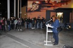Desenes de persones escolten el Manifest del Dia Internacional de les Dones -Imatge 3-