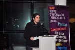 Desenes de persones escolten el Manifest del Dia Internacional de les Dones -Imatge 4-