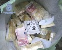 La Policia Nacional localitza a Ripollet un pis franc i un laboratori mòbil en un cotxe -Imatge 2-