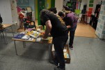 Ripollet Rock fa entrega a l'Escola Popular Rizal del material recollit al torneig d'entitats -Imatge 2-