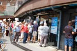 Protesta per les preferents davant les entitats bancàries de Ripollet -Imatge 3-