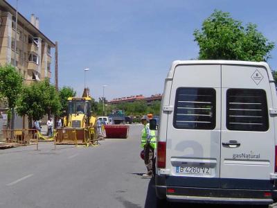 Una excavadora trenca accidentalment una canonada de gas al carrer de Sant Josep -Imatge 1-