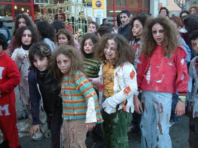 Més de 80 monstres conformen la comparsa guanyadora del Carnaval 2005 -Imatge 1-