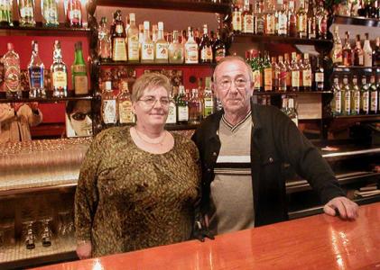 Reconeixement del Gremi d´Hostaleria al Bar JJ -Imatge 1-