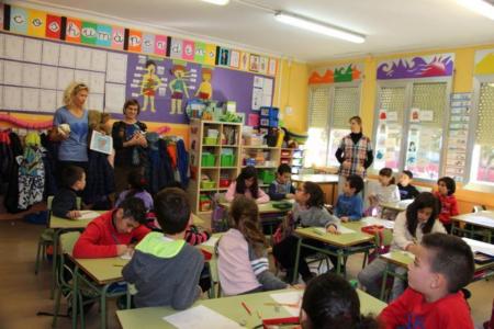 Alumnes de l'escola Gassó i Vidal participen en un projecte artístic de foment de la pau -Imatge 1-