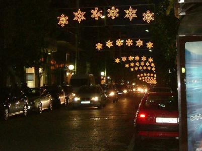Ripollet s´engalana amb bombetes de baix consum per rebre el Nadal -Imatge 1-