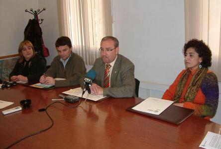 L´equip de govern, satisfet per la seva gestió durant el 2005 -Imatge 1-