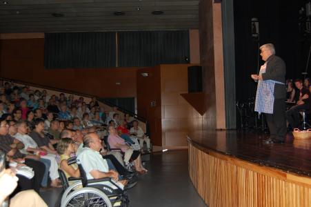 Centenars d'amics de Domènec Torras omplen el Teatre Auditori per recordar-lo -Imatge 1-