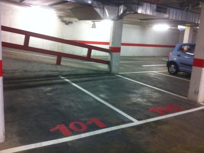 El Patronat Municipal d'Ocupació de Ripollet continua repassant la pintura del municipi  -Imatge 1-