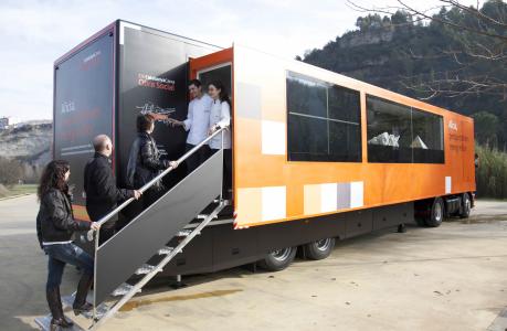 El Bus Alícia visita Ripollet -Imatge 1-