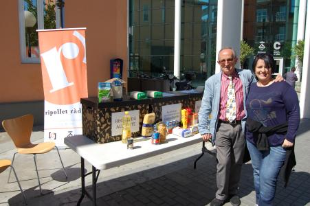 Ripollet Ràdio i l'Escola Tatché lliuren 300 quilos d'aliments a Càritas  -Imatge 1-