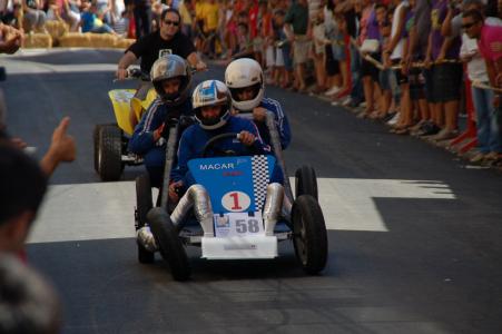 FM'10. Dissabte, 28 d'agost.<br>Torna la Baixada de Carretons als carrers de Ripollet  -Imatge 1-