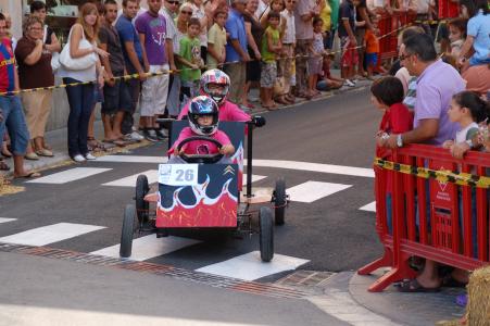 La 5a Baixada de Carretons de Festa Major escalfa motors -Imatge 1-