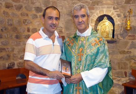 L'Associació Acció Fotogràfica Ripollet entrega les imatges del Corpus a la Parròquia de Sant Esteve -Imatge 1-