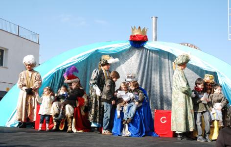 Els Reis Mags d'Orient recullen les cartes dels nens de Ripollet -Imatge 1-