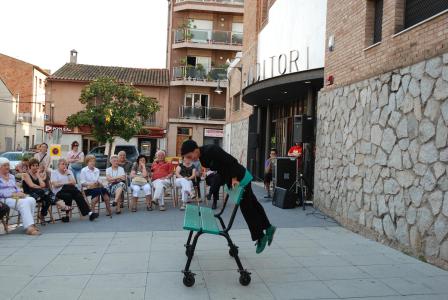 L'Associació d'Espectadors clou la 14a temporada amb un espectacle al carrer -Imatge 1-