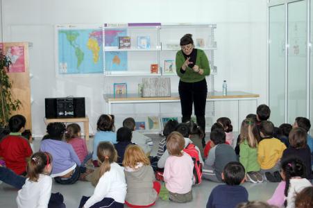 Contes per a infants sobre <i>Noies valentes</i> a la Biblioteca -Imatge 1-