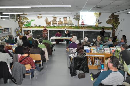 El dramaturg Josep Maria Miró pren part en el Club de Lectura dedicat a 'Un cel de plom' -Imatge 1-