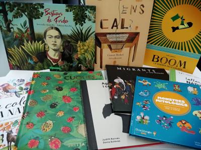 Es reparteix més d'un centenar de llibres entre els centres educatius de Ripollet -Imatge 1-