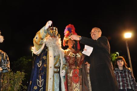 Gran esclat de llum i alegria a la Cavalcada 2012 -Imatge 1-