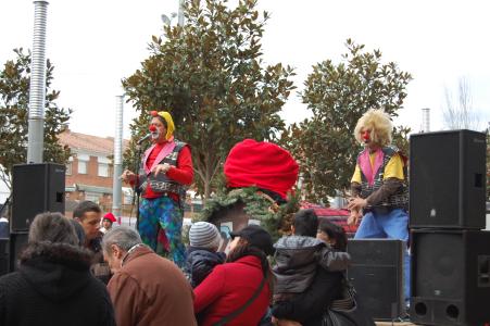 Més de 500 nens i nenes fan cagar el Tió a Ripollet -Imatge 1-