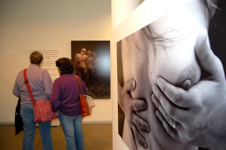 Comencen els actes del Dia de la Dona amb l'exposició 'L'orgull de l'absència' -Imatge 1-