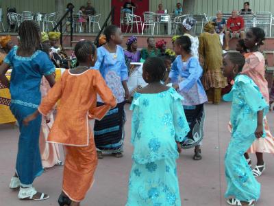 Els ritmes africans s'apoderen de la plaça Joan Abad -Imatge 1-
