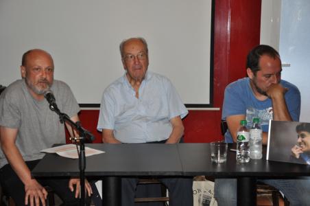 Una cinquantena de persones coneixen de prop a Gil Matamala en una presentació literària a Ripollet -Imatge 1-