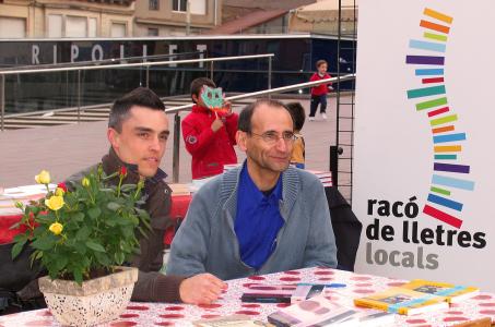 El Racó de les Lletres Locals molt satisfet de la rebuda durant la diada de Sant Jordi -Imatge 1-