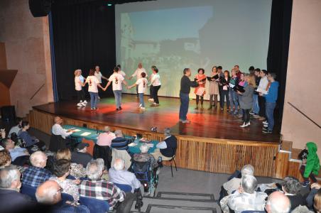 Nits de música recorda el Ripollet antic amb fotos, sardanes i cant coral -Imatge 1-