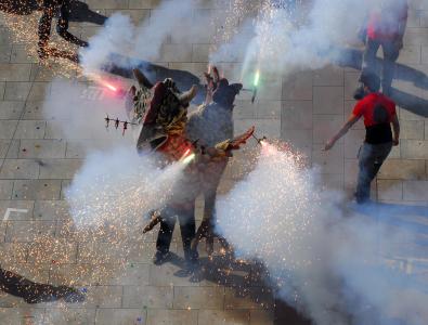 Entitats i veïns es bolquen a la primera Diada de Cultura Popular Catalana de Ripollet -Imatge 1-