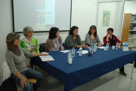 Sant Jordi 2012<br>Els escriptors d'Arc de Sant Martí presenten el seu segon llibre a la Biblioteca -Imatge 1-