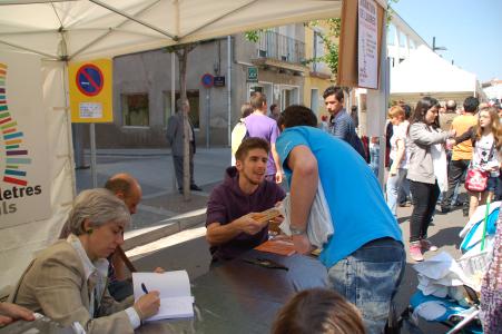 Sant Jordi 2012<br>El Racó de Lletres Locals presenta algunes de les novetats d'enguany -Imatge 1-