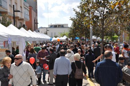 Multitudinari Sant Jordi a la Rambla 2015 -Imatge 1-