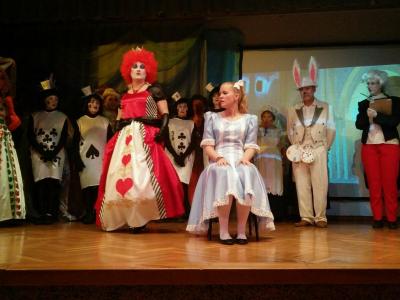 Amics del Teatre estrena la temporada amb el musical basat en 'Alícia al País de les Meravelles' -Imatge 1-