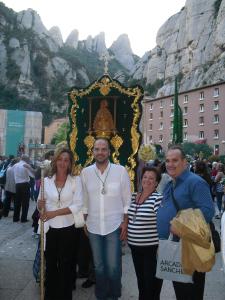 75 ripolletencs participen en un romiatge a Montserrat de la mà de l'entitat Alegrías del Sur -Imatge 1-