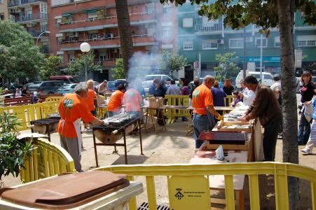 Tot i la pluja, l'Associació de Veïns de Maragall celebra la seva festa de barri -Imatge 1-