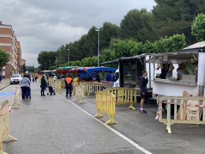 Les parades no alimentària tornen al Mercat Setmanal de Ripollet -Imatge 1-