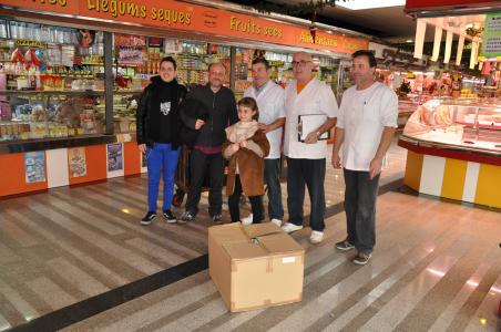 Les associacions de paradistes del Mercat Municipal celebren els sortejos de les campanyes de Nadal -Imatge 1-