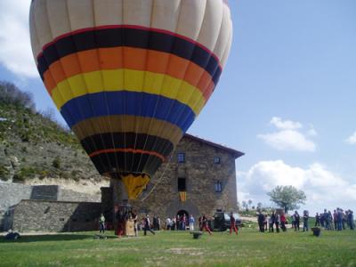 El Mercat Municipal endega la campanya 'Vola en globus' -Imatge 1-