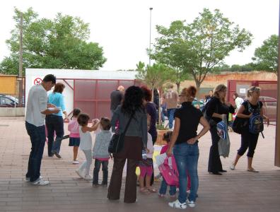 Es realitza una xerrada per parlar de l'incorporació dels nens a l'escola -Imatge 1-