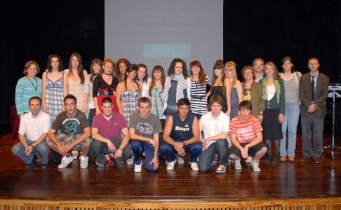 Els instituts de Ripollet celebren les seves festes de graduació -Imatge 1-